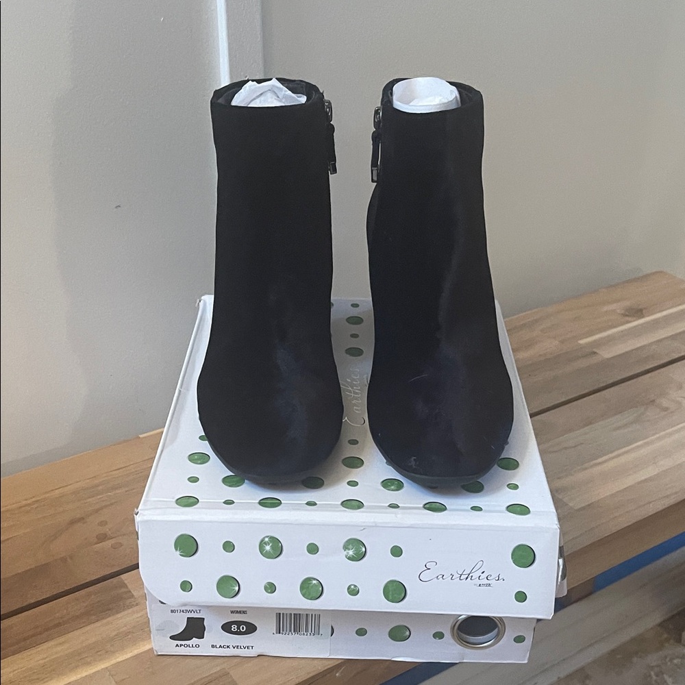 Earth Earthies Apollo Elegant Black Velvet Ankle Booties LIKE NEW Size 8